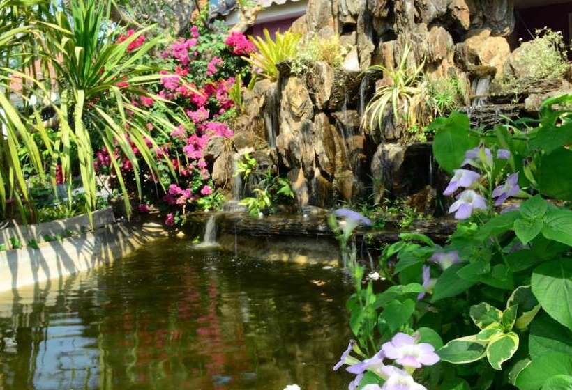 Отель Rungnatee Place & Boutique