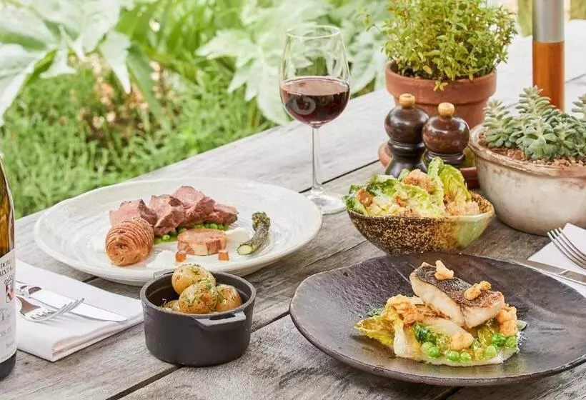 Hotelli Tudor Farmhouse