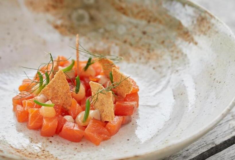 בית מלון כפרי Tudor Farmhouse