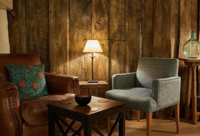 Hotelli Tudor Farmhouse