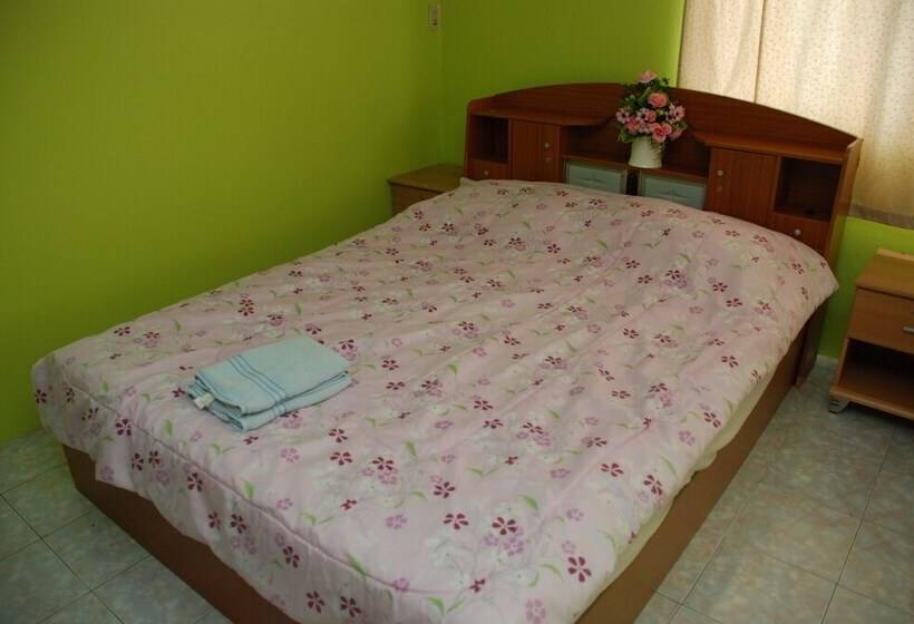 Pensió Blue Lagoon Guest House And Bar