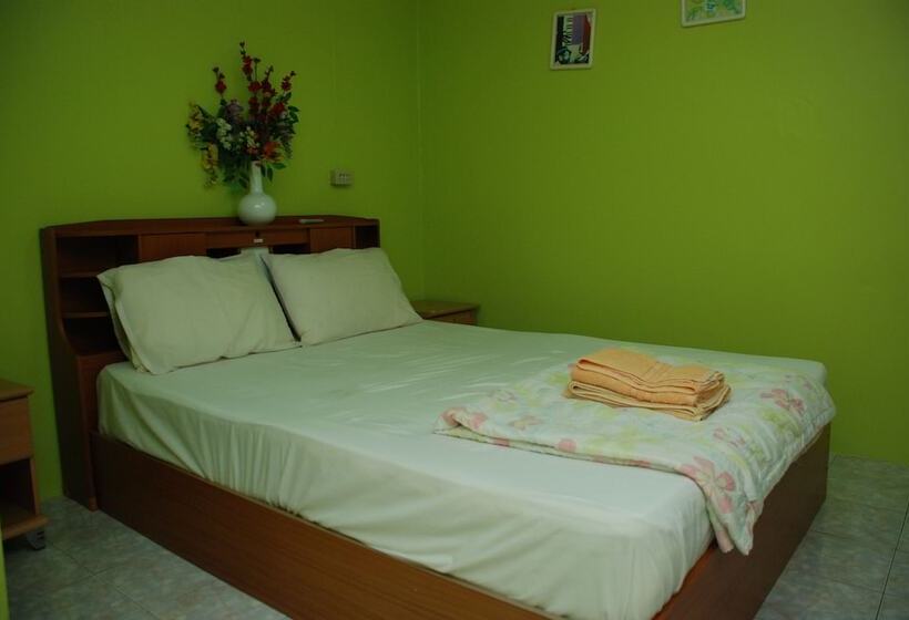 Pensió Blue Lagoon Guest House And Bar