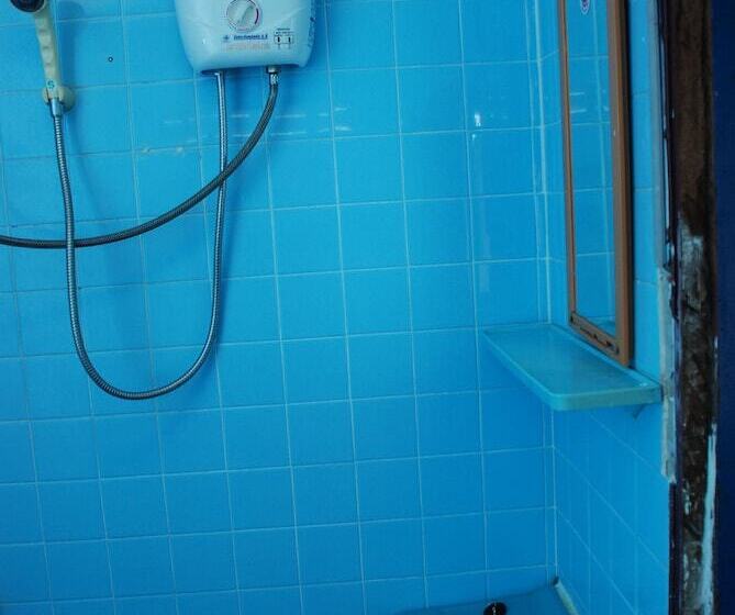 Pensió Blue Lagoon Guest House And Bar