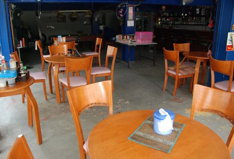 Pensió Blue Lagoon Guest House And Bar