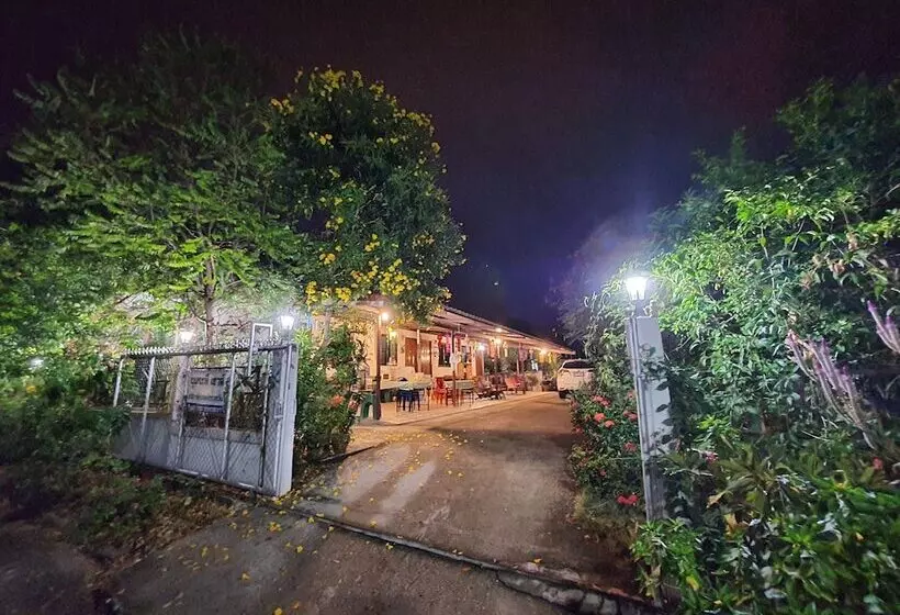 ペンション Bunrapee House