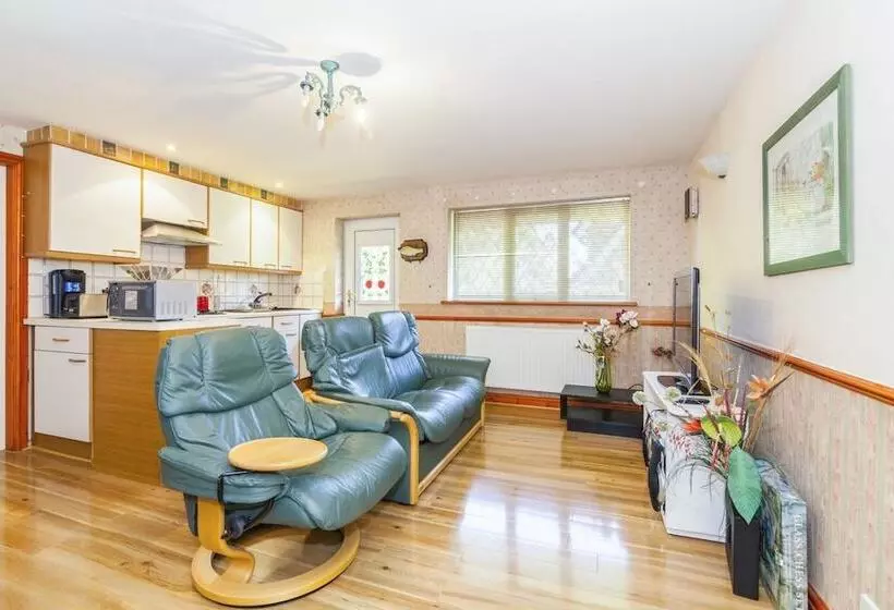 پانسیون Ivy Guest House