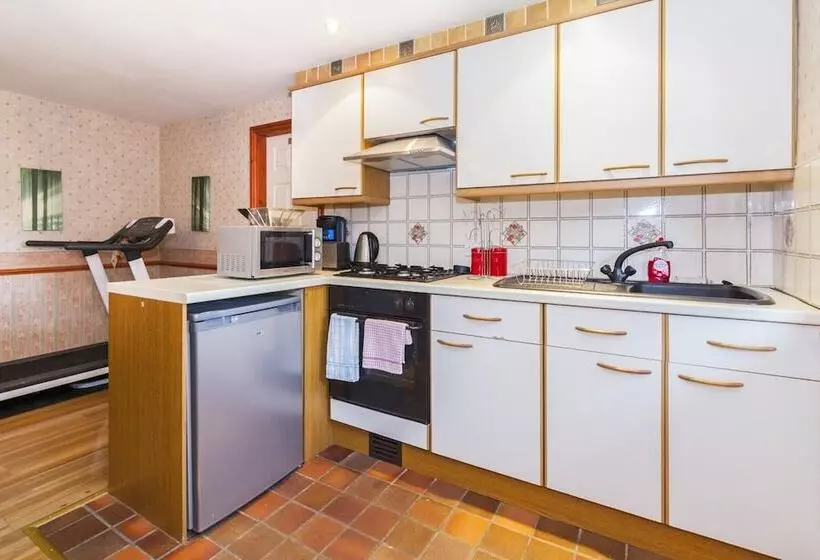 پانسیون Ivy Guest House