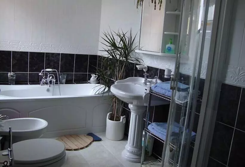 Aamiaismajoitus (B&B) Cheriton Lodge