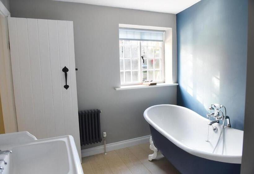 客栈 The Three Horseshoes