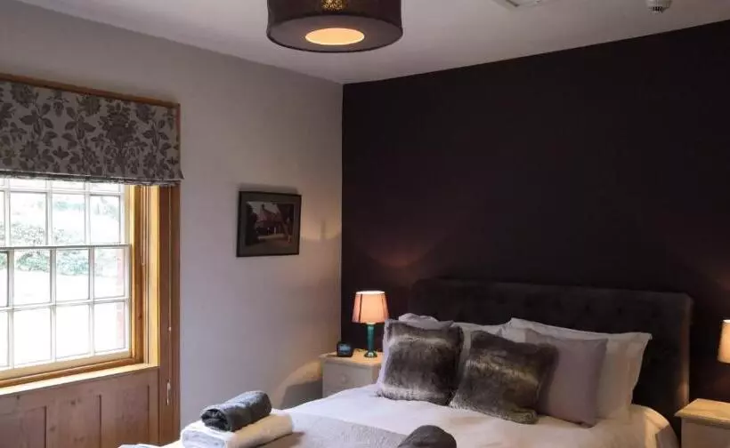 簡易ホテル The Three Horseshoes