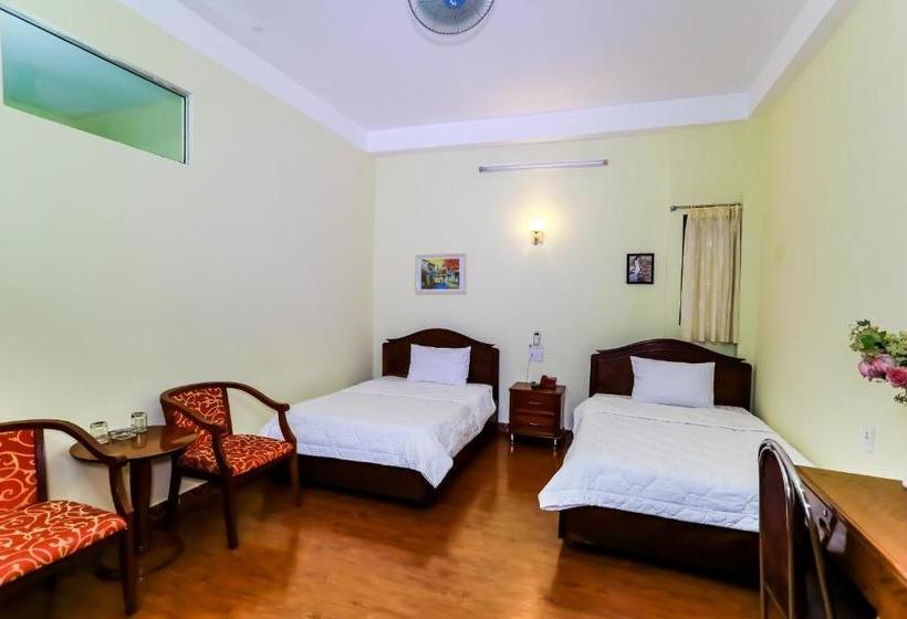 هتل Danang Center 2