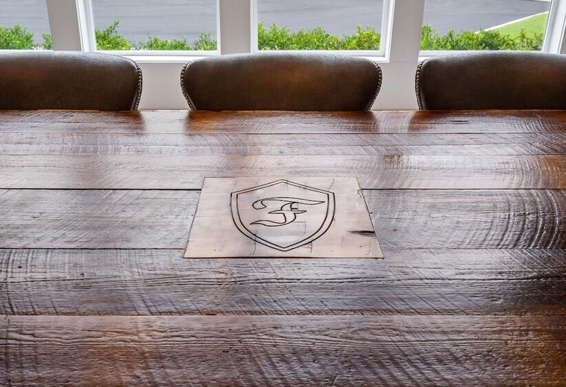 Отель Foxhall Resort