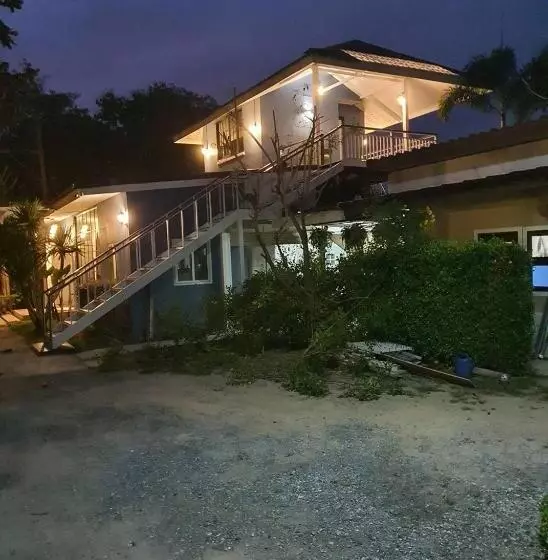 هتل Aob Oun Homestay
