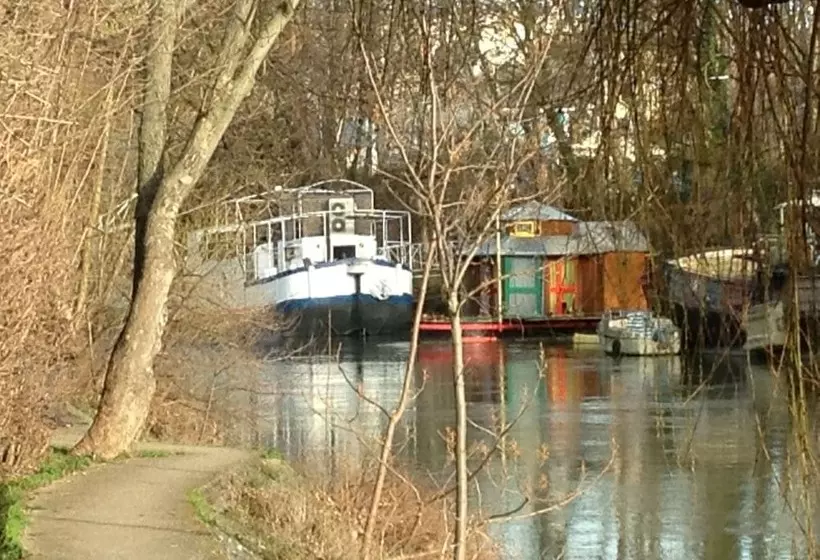 هتل Boat For Guest