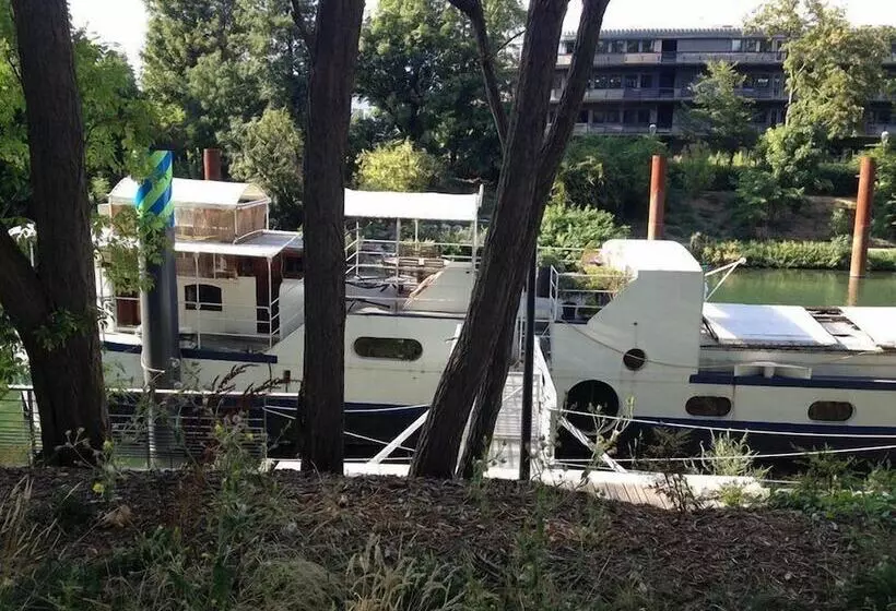 هتل Boat For Guest