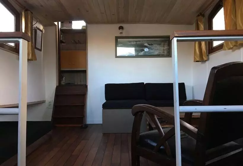 هتل Boat For Guest