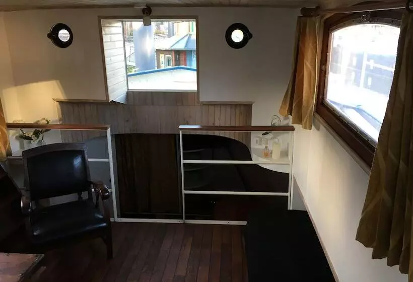 هتل Boat For Guest