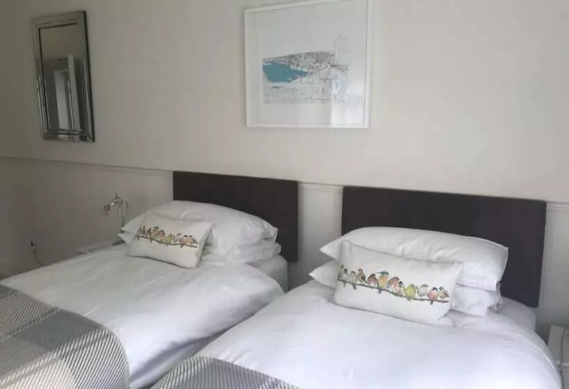 هتل Coombe Bank Guest House