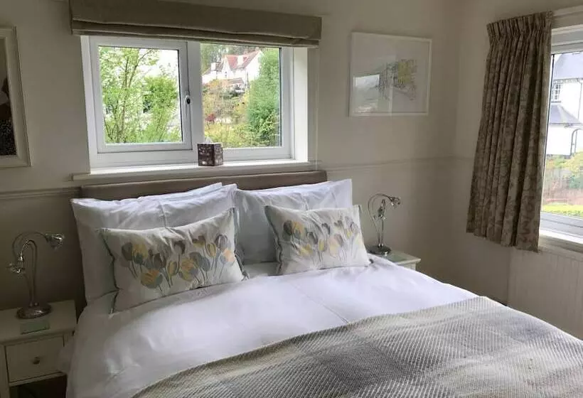 هتل Coombe Bank Guest House