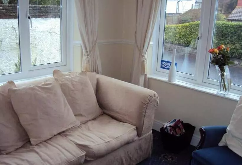 هتل Coombe Bank Guest House