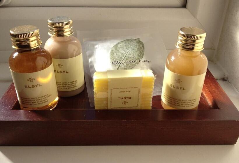 ホテル Coombe Bank Guest House