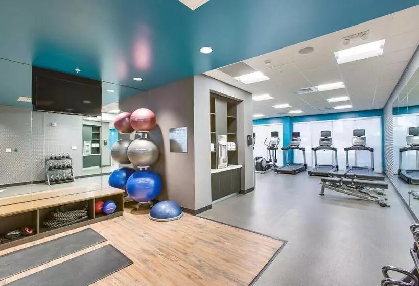 هتل Fairfield Inn & Suites By Marriott Wichita East