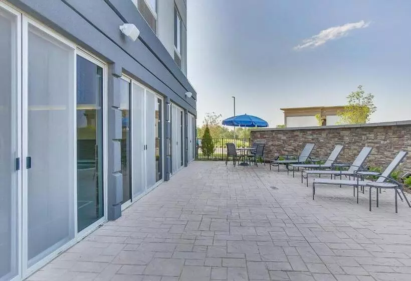 هتل Fairfield Inn & Suites By Marriott Wichita East