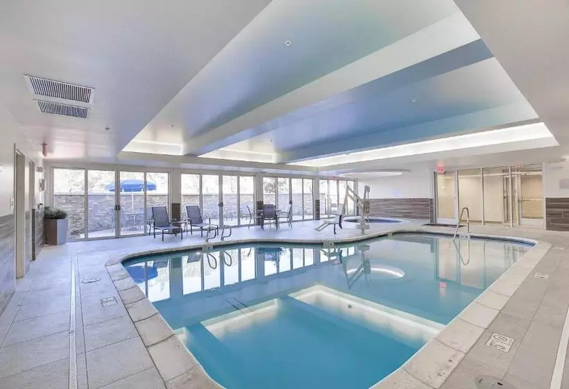 هتل Fairfield Inn & Suites By Marriott Wichita East
