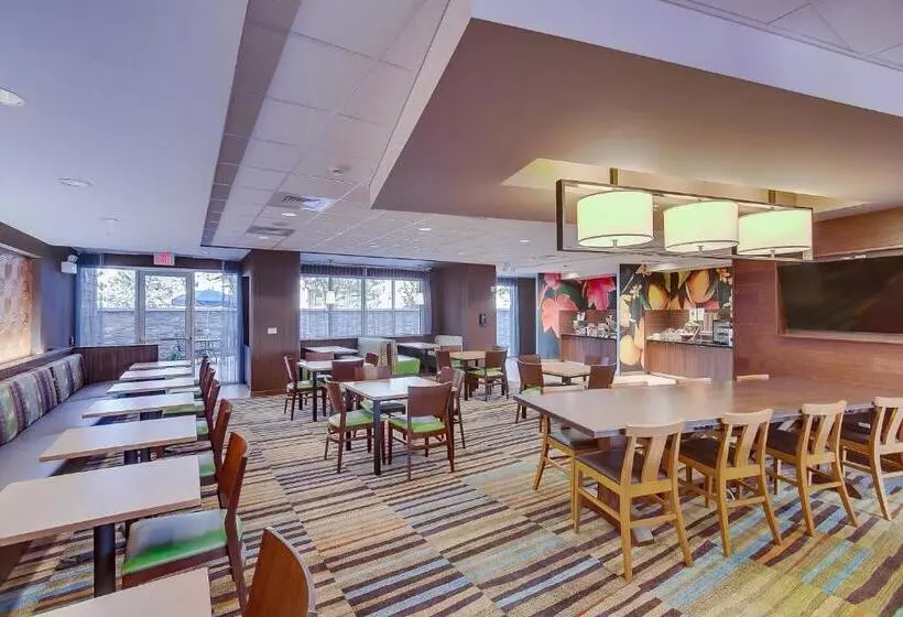 هتل Fairfield Inn & Suites By Marriott Wichita East