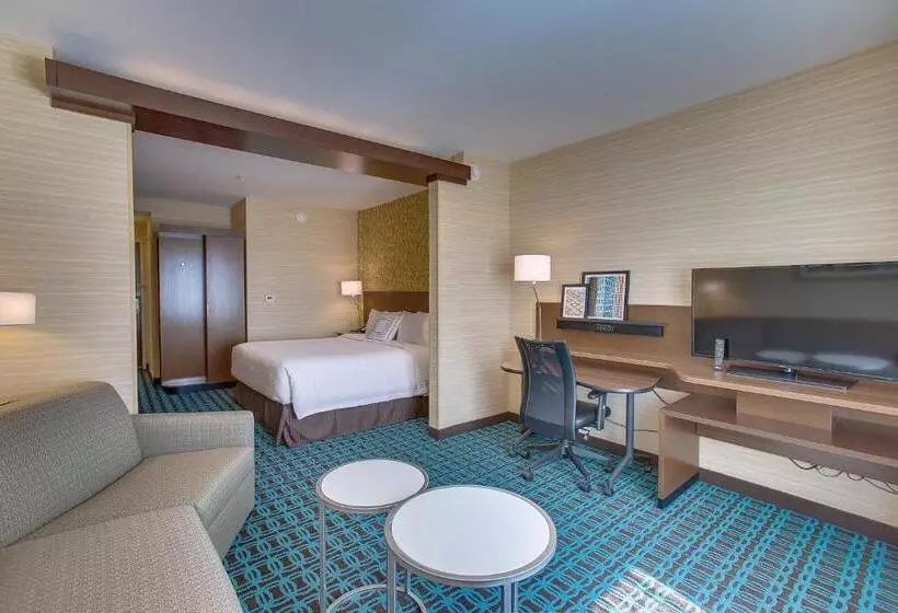 هتل Fairfield Inn & Suites By Marriott Wichita East