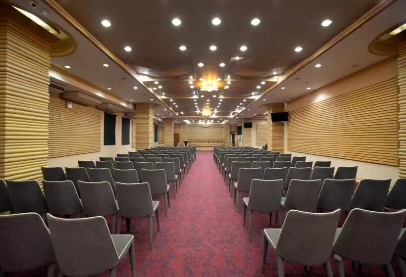 Hotelli Pearl Resort And