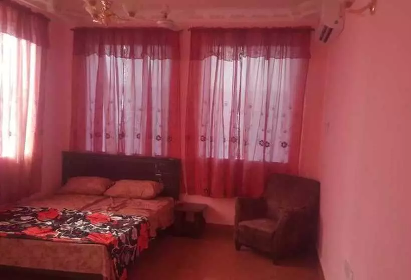 Hotelli Uroa White House Inn