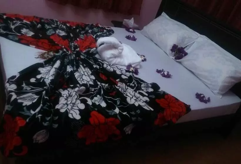 Hotelli Uroa White House Inn