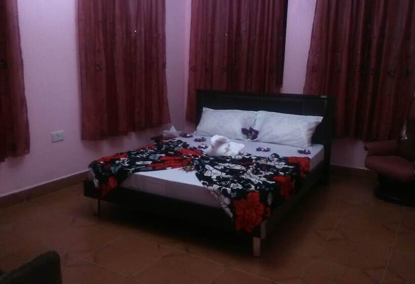 فندق Uroa White House Inn