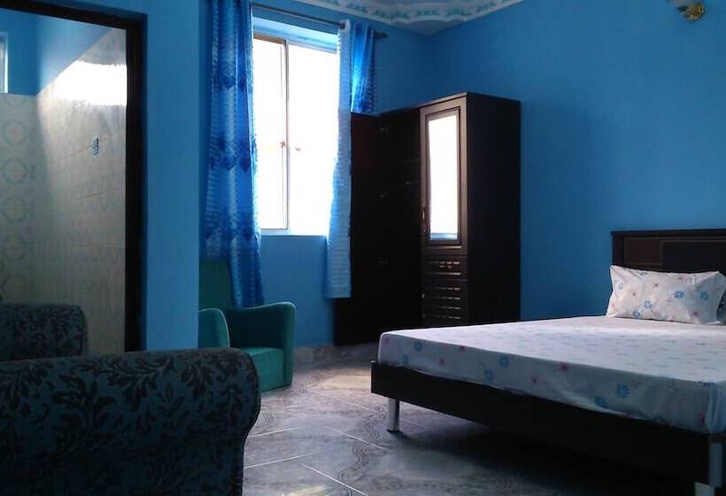 فندق Uroa White House Inn