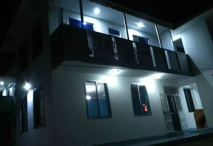 Hotelli Uroa White House Inn