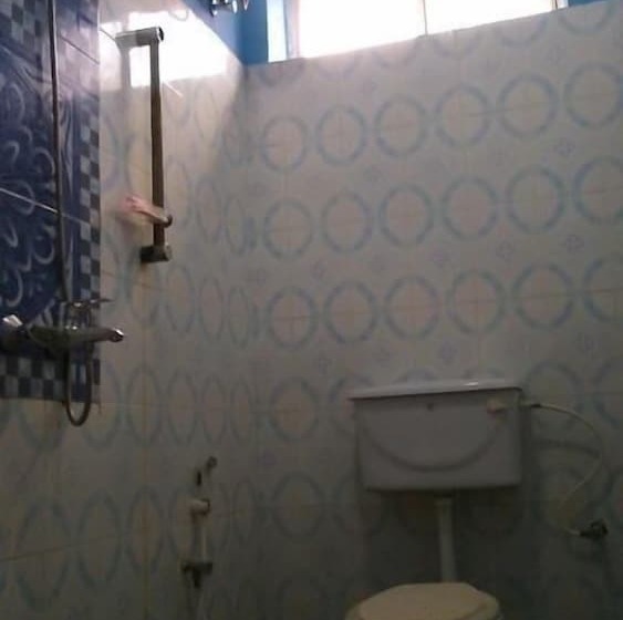 فندق Uroa White House Inn