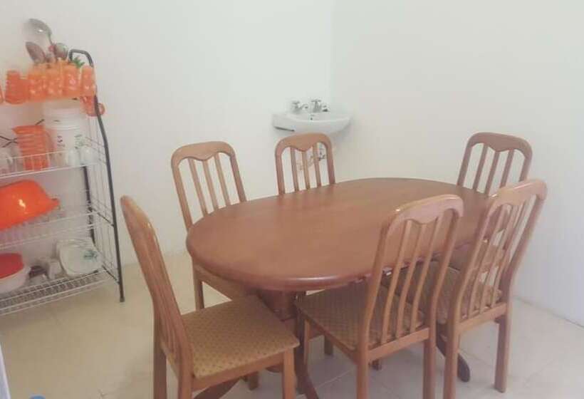 فندق Uroa White House Inn