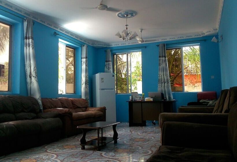 فندق Uroa White House Inn