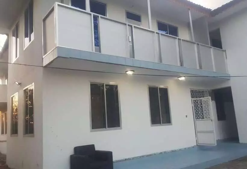 Hotelli Uroa White House Inn