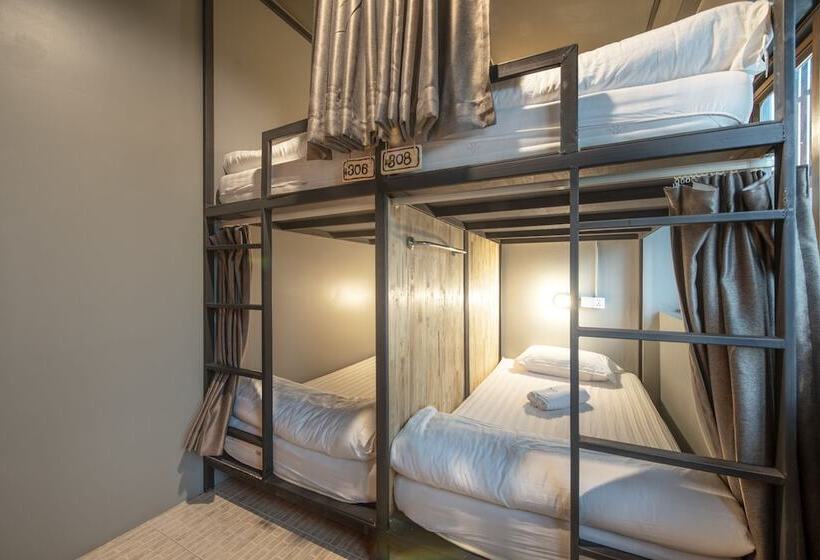 Sloth Hostel Don Mueang