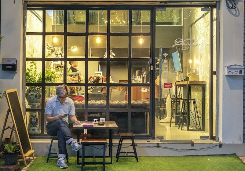 Sloth Hostel Don Mueang