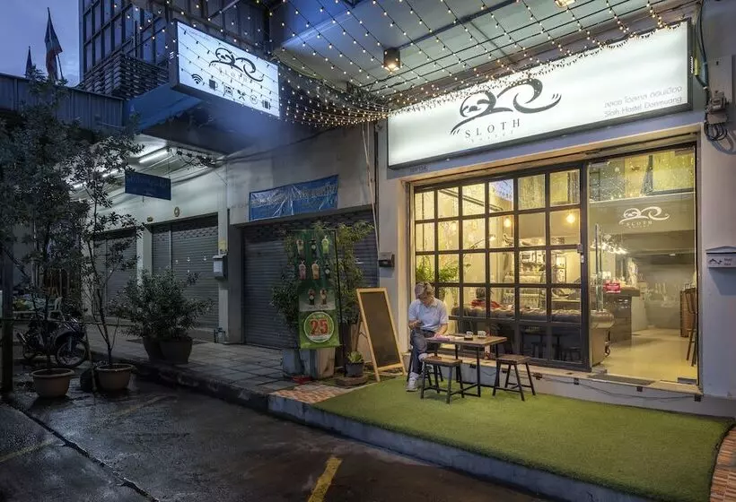 Sloth Hostel Don Mueang