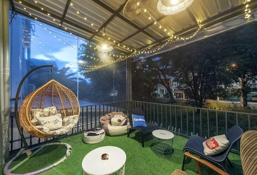 Sloth Hostel Don Mueang