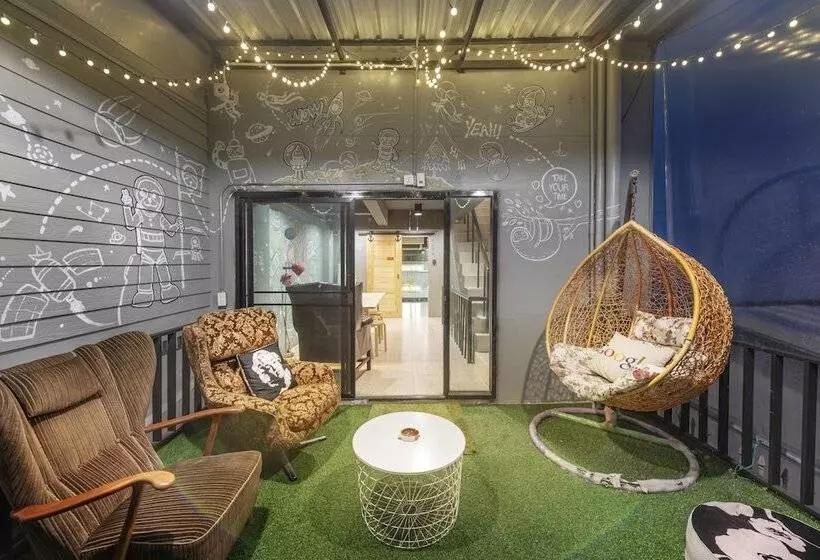 Sloth Hostel Don Mueang