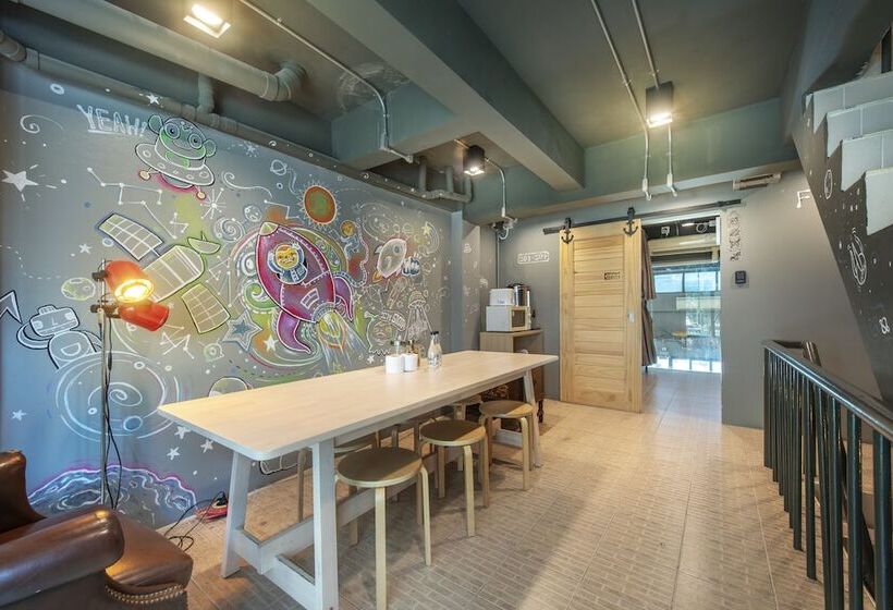 Sloth Hostel Don Mueang