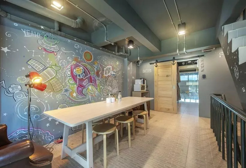 Sloth Hostel Don Mueang