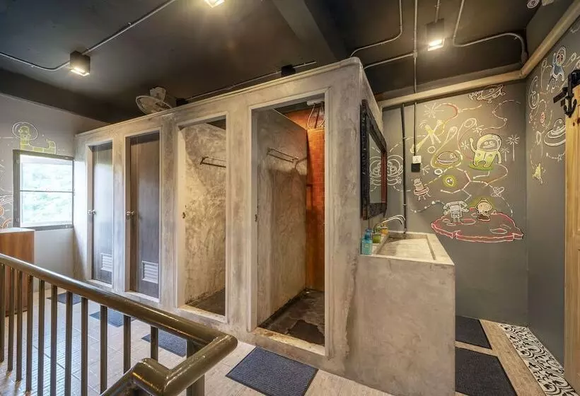 Sloth Hostel Don Mueang