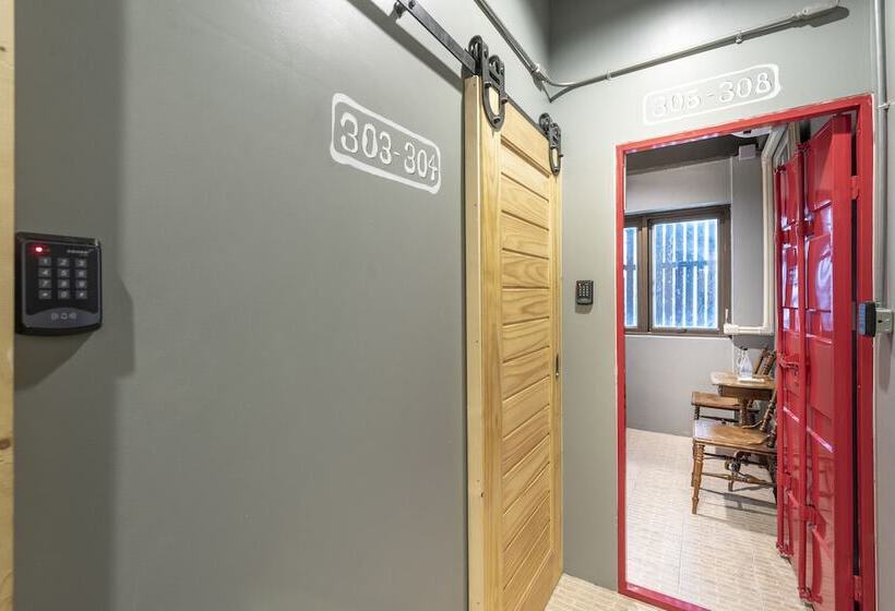 Sloth Hostel Don Mueang