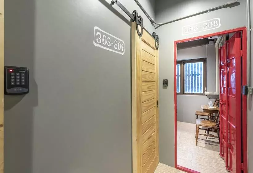 Sloth Hostel Don Mueang